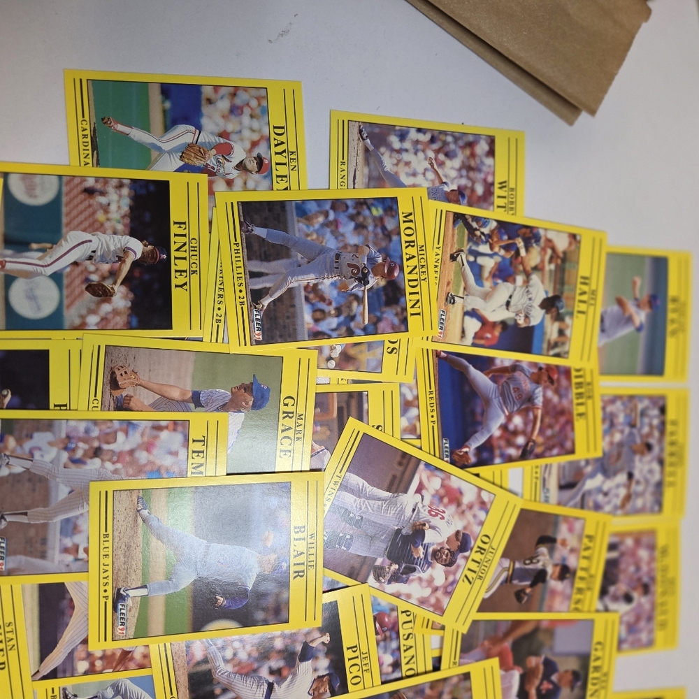 Fleer 91 Yellow Baseball Trading Cards Lot Over 30 Cards - Picture 3 of 7